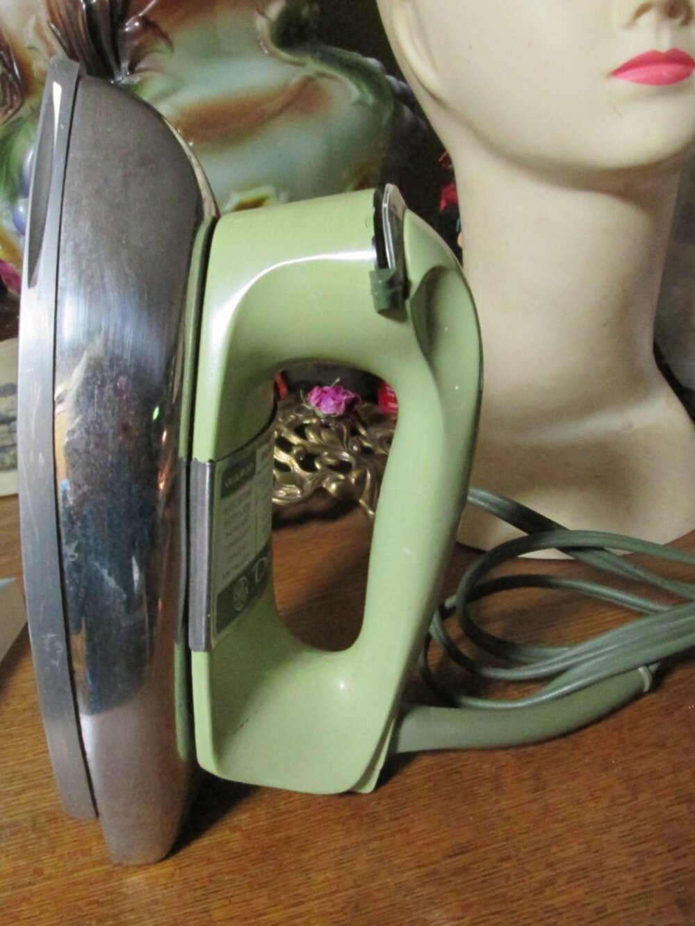 vtg GE dry Iron 1100 watt in avocado green works great clean